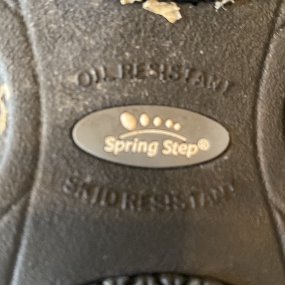 Spring Step Non Skid and Oil Resistant Shoes, Size 7 - Picture 3 of 4
